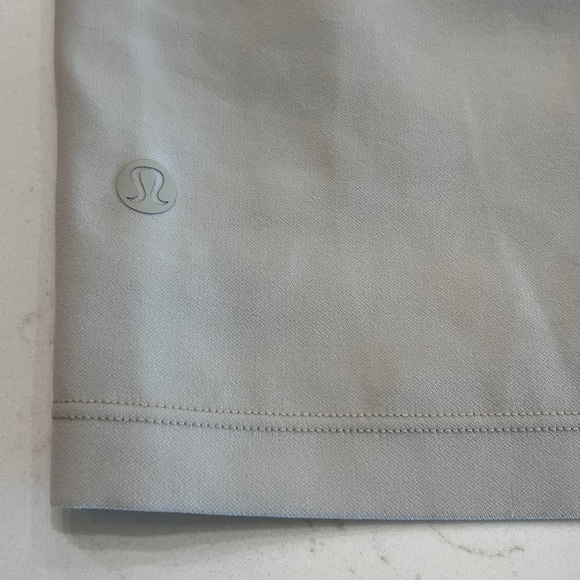 Lululemon On The Fly Woven 2.5” Shorts Silverstone Size 12 - Picture 7 of 14